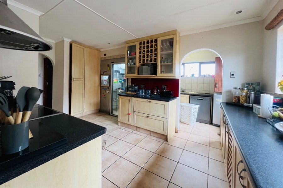 4 Bedroom Property for Sale in Twee Rivieren Western Cape